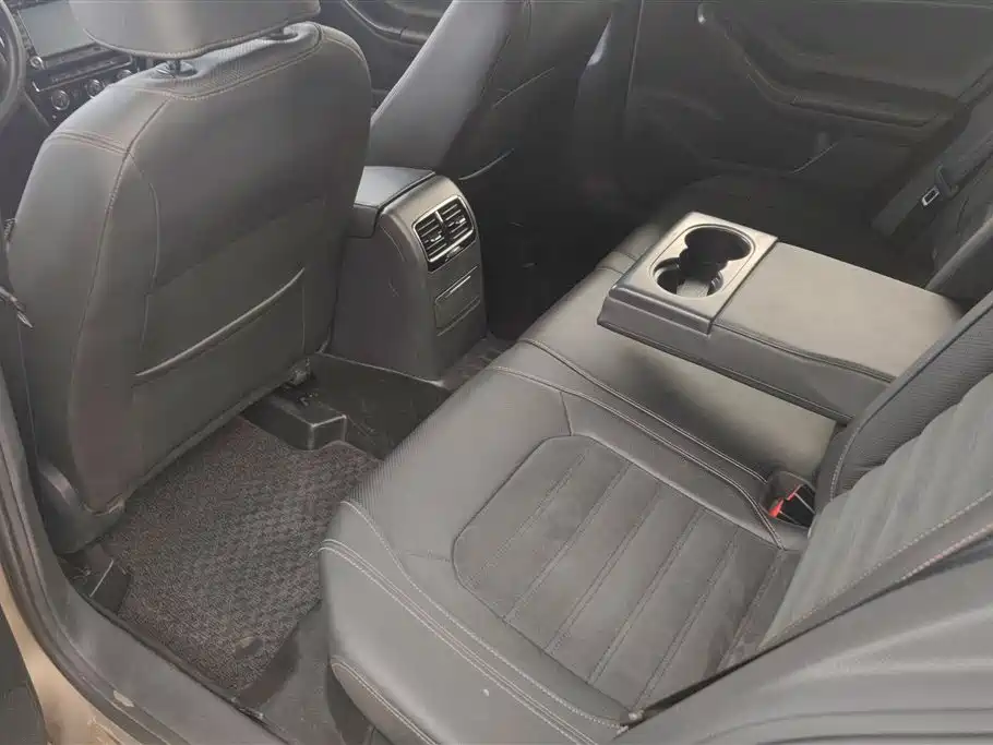 Volkswagen Sagitar 2015 230TSI Automatic Luxury фото 11