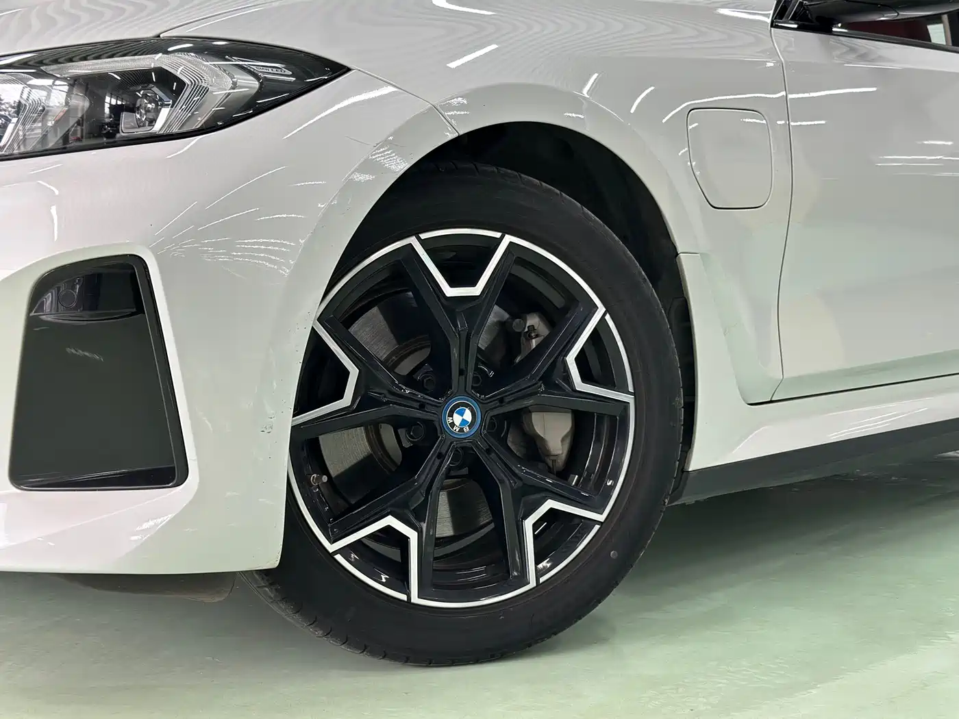 BMW i3 2023 eDrive 40 L Shadowline Package фото 2