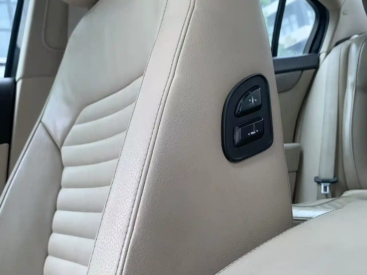 Volkswagen Magotan 2012 Facelift 1.8TSI Luxury фото 13