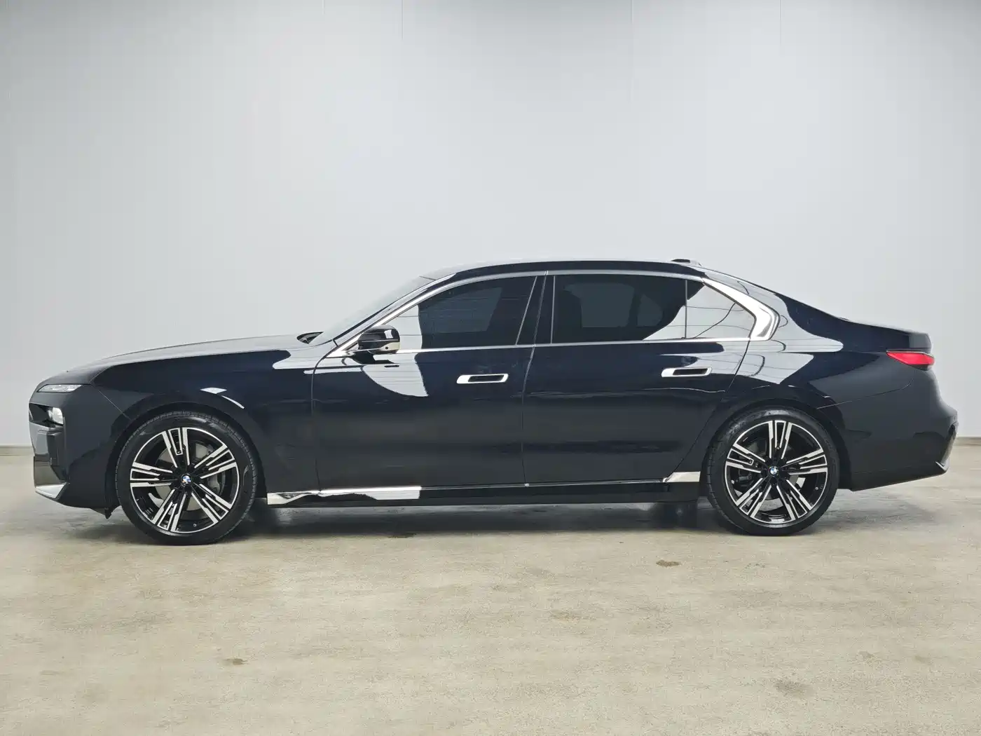 BMW 7-SERIES