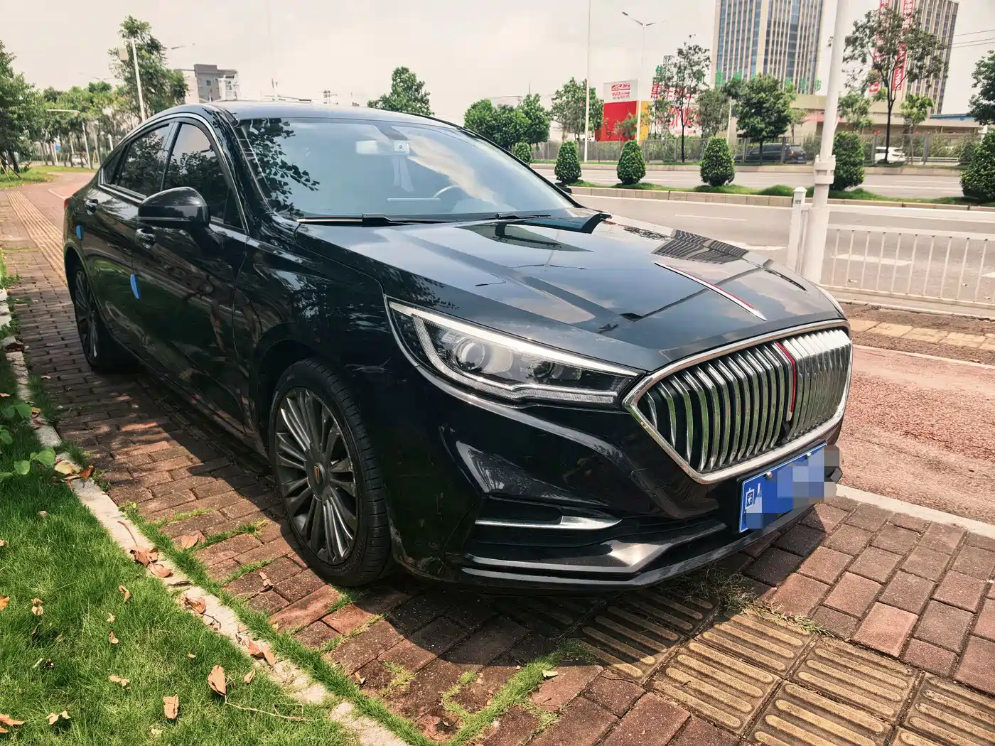 Photo 3 - Hongqi H5