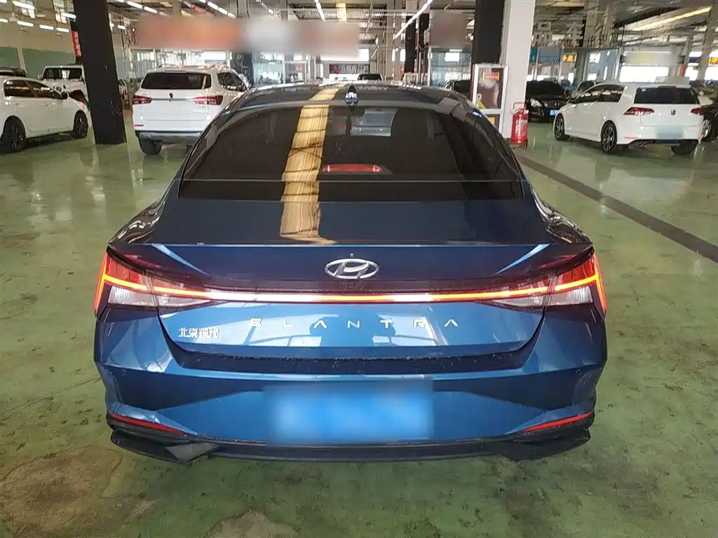Hyundai Elantra 2021 1.5L CVT LUX Premium Edition фото 6