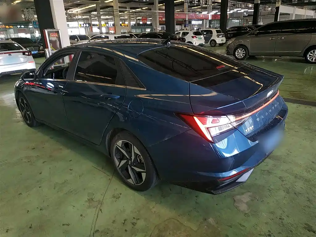Hyundai Elantra 2021 1.5L CVT LUX Premium Edition фото 5