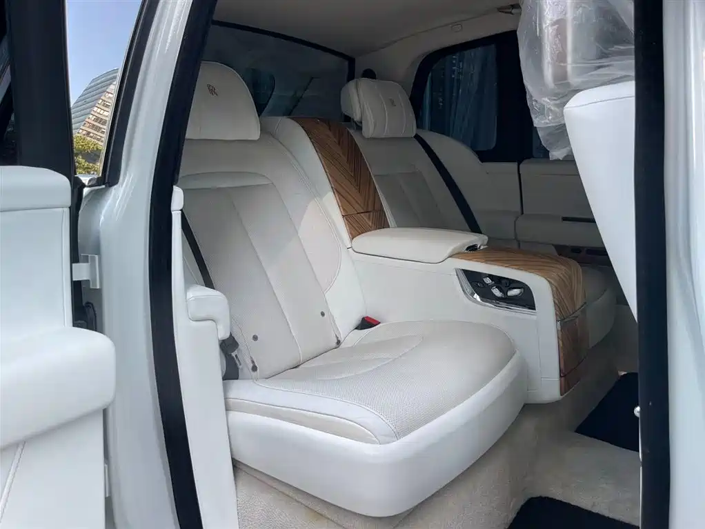 Rolls-Royce Cullinan 2024 4-Seater фото 13