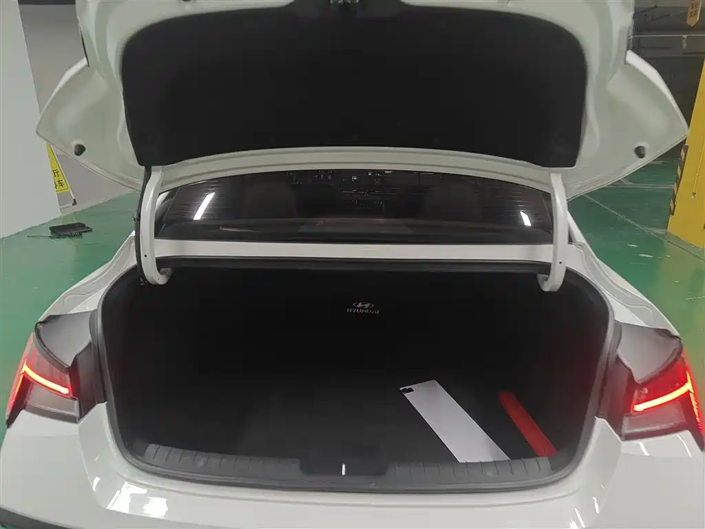 Hyundai Elantra 2023 Model 1.5L CVT LUX Premium Edition фото 19