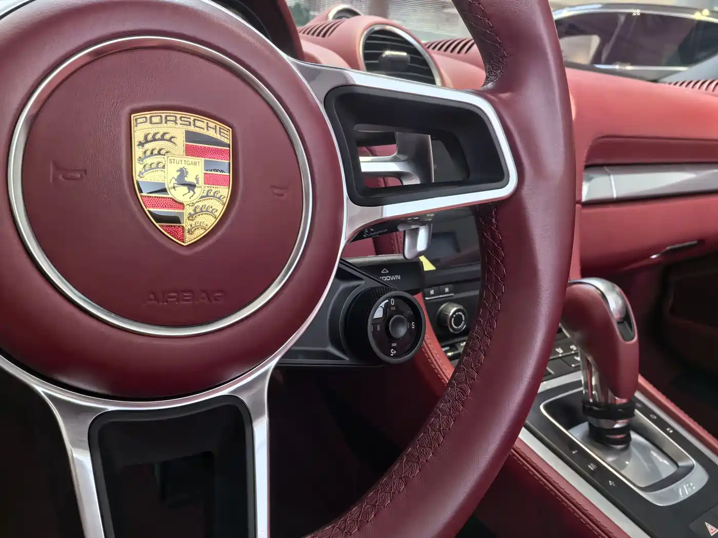 PORSCHE 718