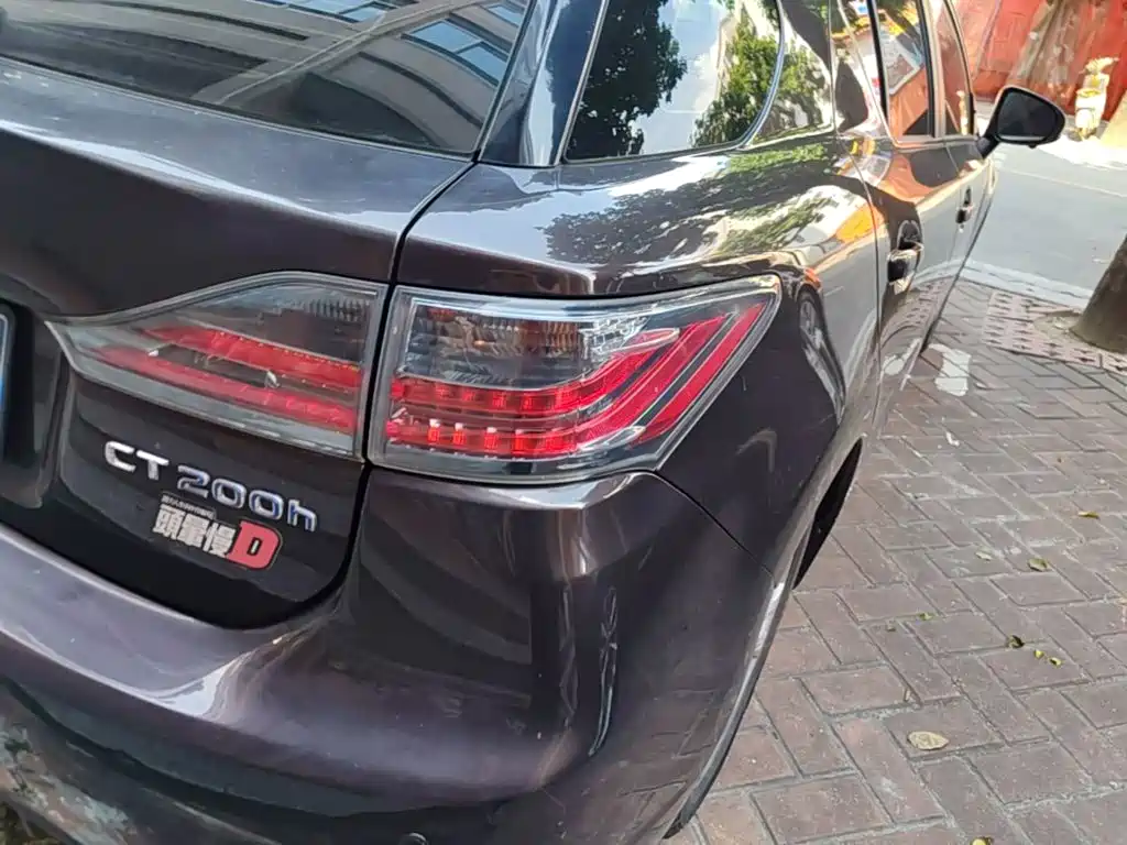 Фото 8 - Lexus CT