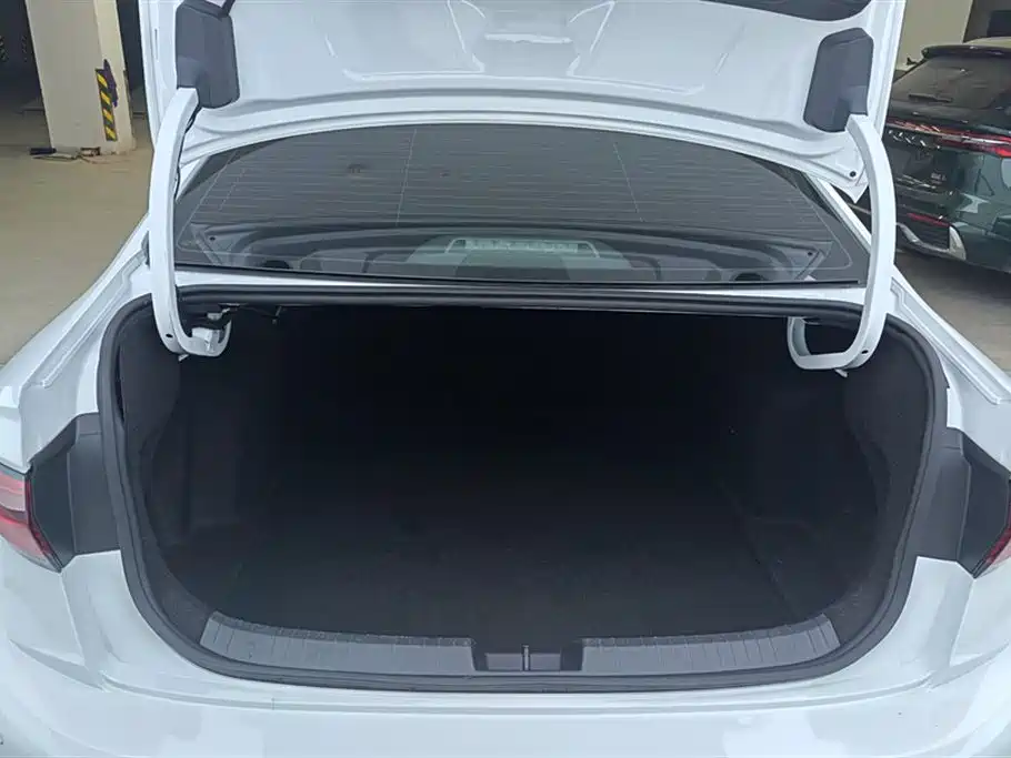 Volkswagen Sagitar 2023 300TSI DSG Surpassing Edition фото 4
