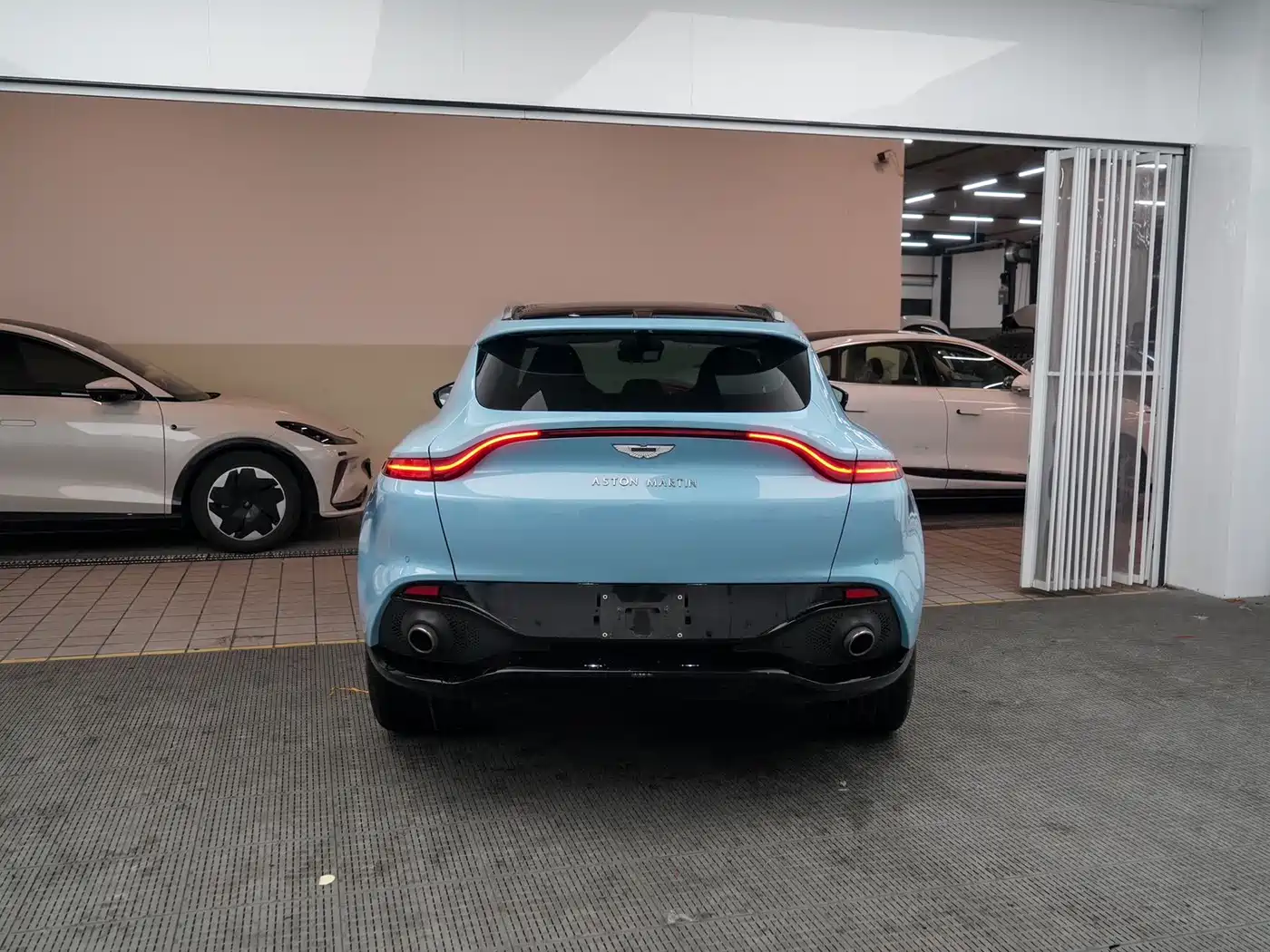 Aston Martin DBX 2022 3.0T STRAIGHT-SIX фото 4