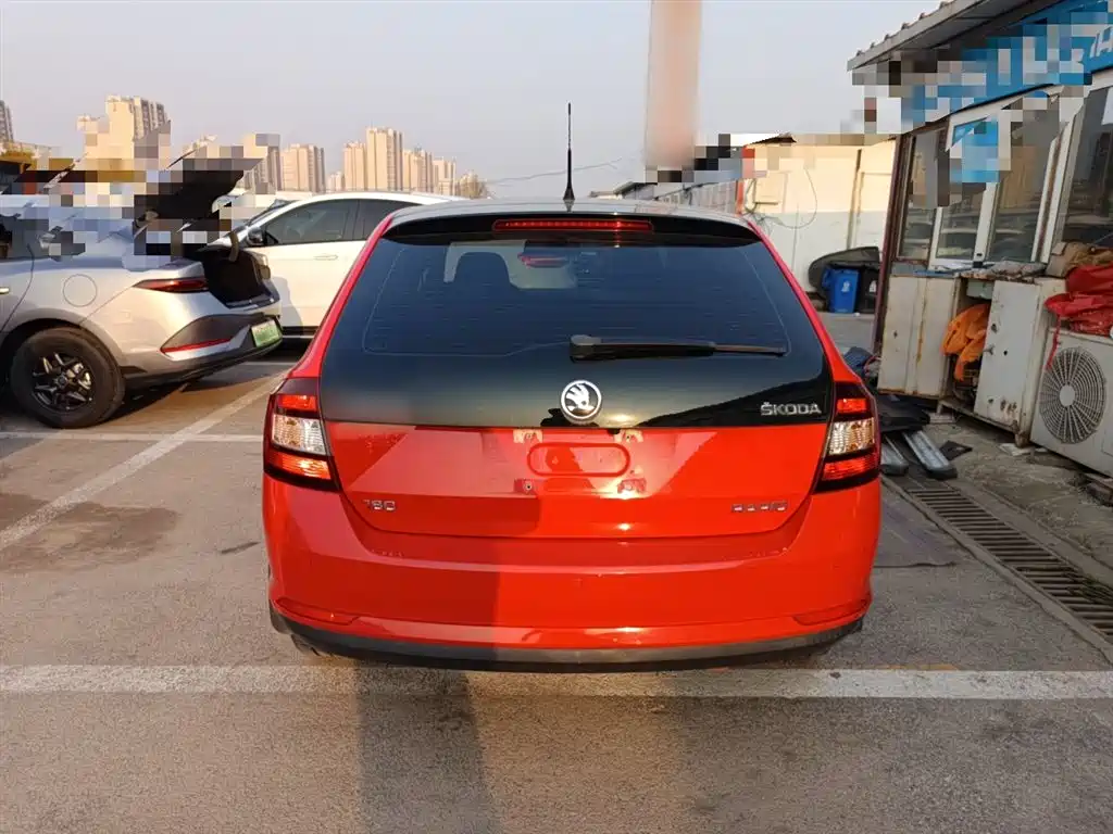 Škoda Skoda Rapid Spaceback 2016 1.6L Automatic Smart Edition фото 4