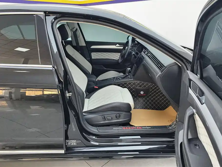 Volkswagen Magotan 2023 Model 2 Million Commemorative Edition 330TSI DSG Luxury фото 8