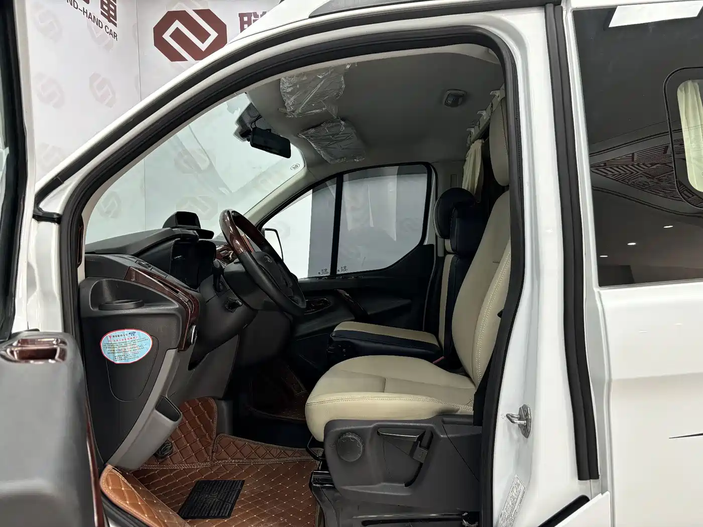Ford Transit 2019 2019 2.0T Gasoline Automatic Business Travel Version Medium Wheelbase Medium Roof 7-seater China VI