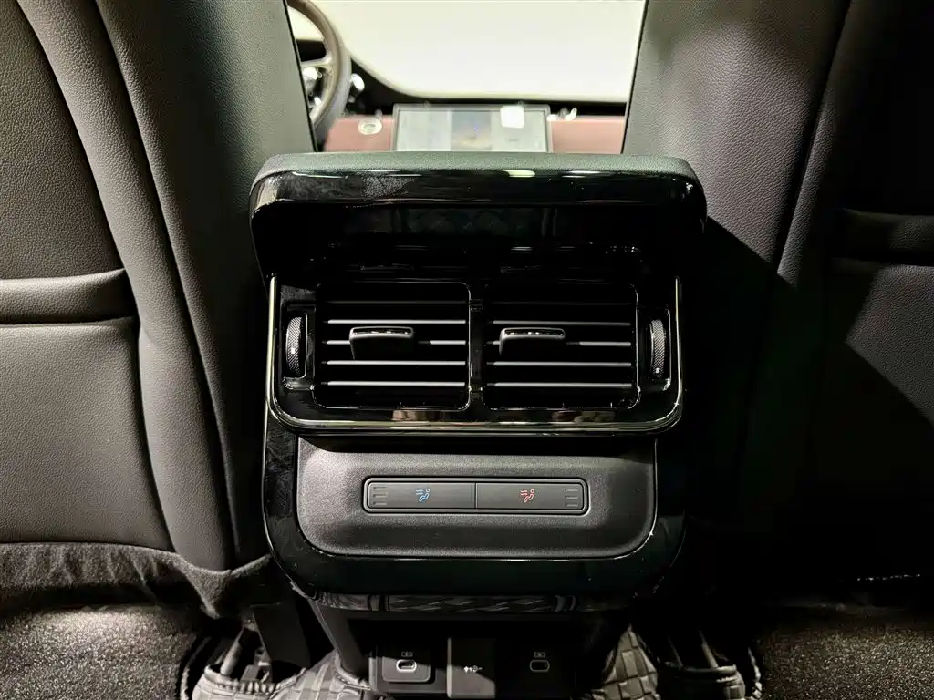 Land Rover Range Rover Evoque 2024 Range Rover Evoque L 249PS Light Master Edition фото 28