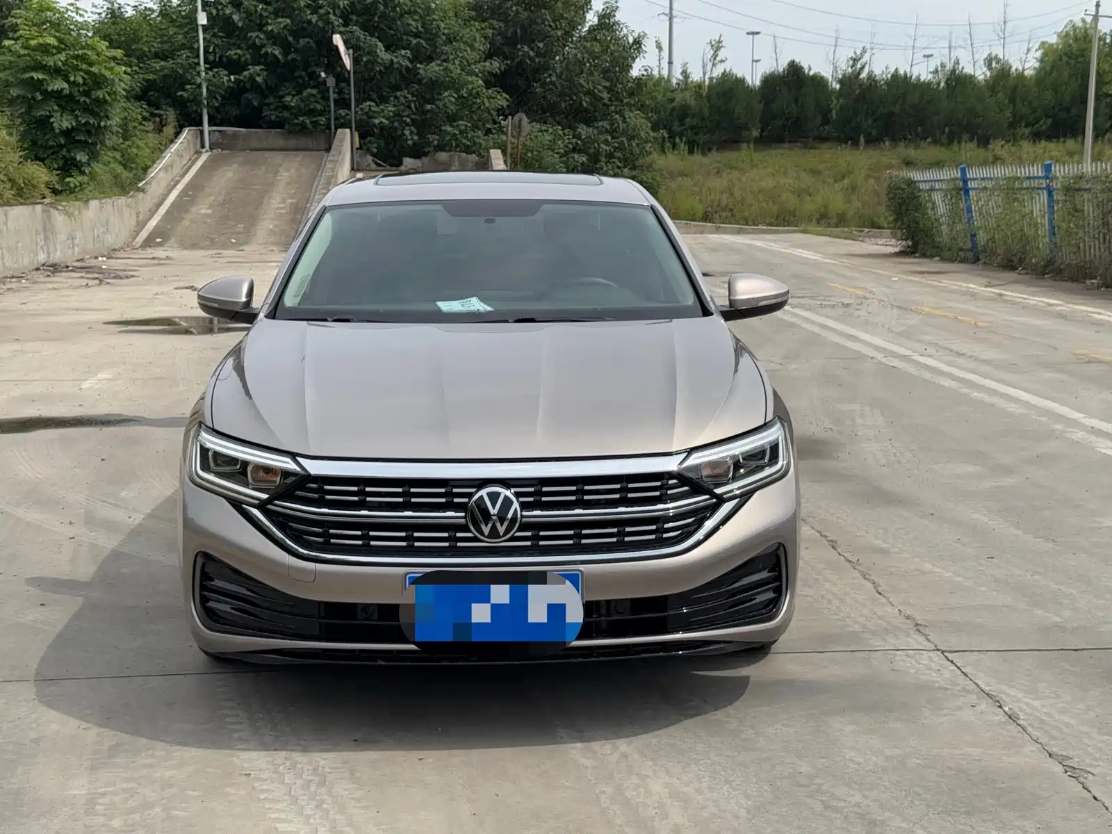 Photo 2 - Volkswagen Sagitar