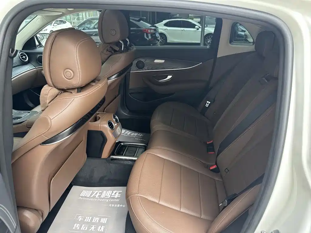 Фото 9 - Mercedes-Benz E-Class