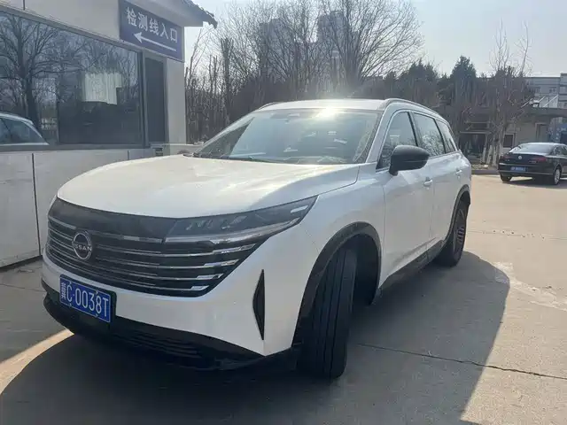 NISSAN EXPLORING THE LAND