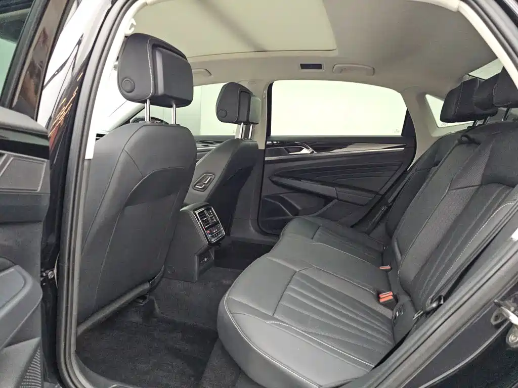 Volkswagen Passat 2025 2025 Outstanding 380TSI Dragon Soaring Edition
