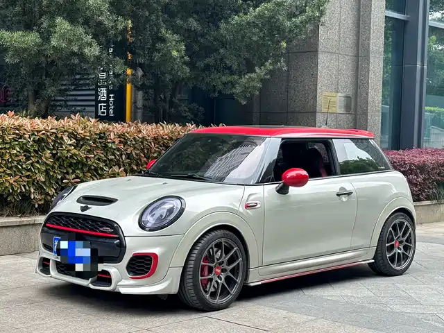 MINI JCW