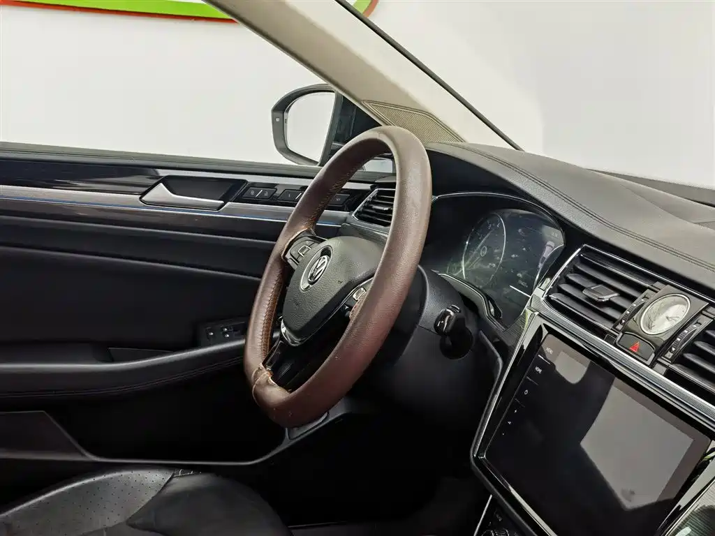 Volkswagen Phideon 2018 Facelift 380TSI FWD Business фото 22