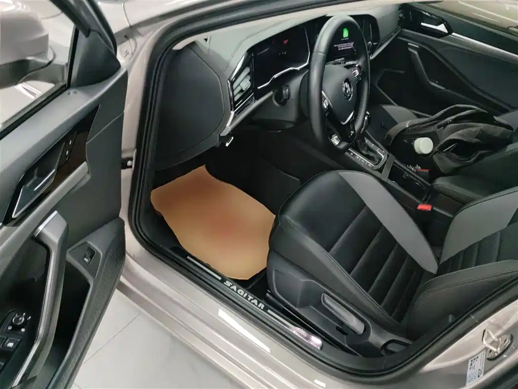 VOLKSWAGEN SAGITAR