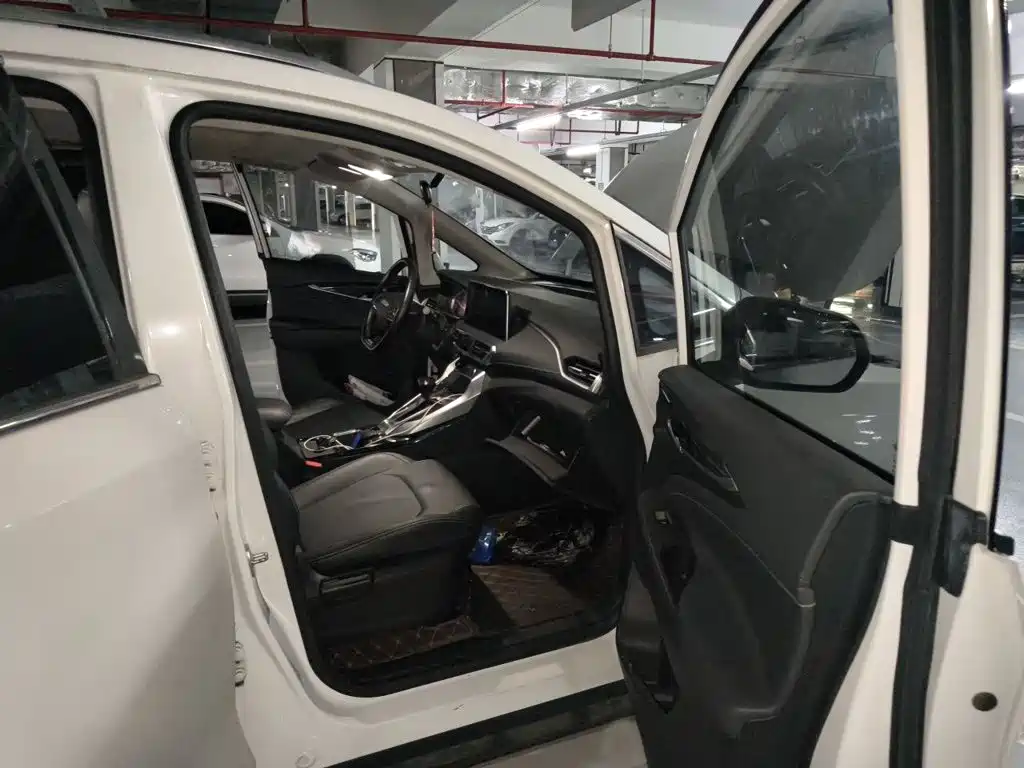 SAIC Maxus Maxus G50 2019 2019 1.5T Automatic Luxury Edition China V