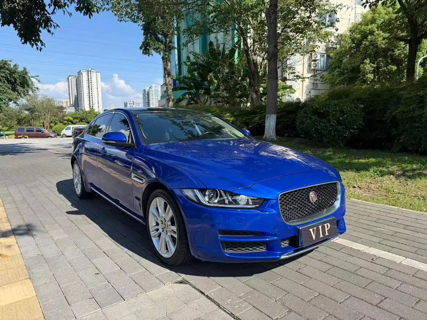 Фото 3 - Jaguar XEL