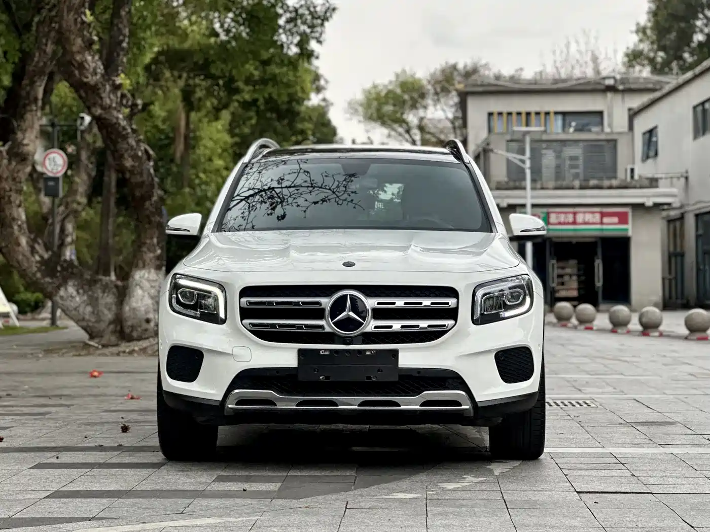 MERCEDES-BENZ GLB