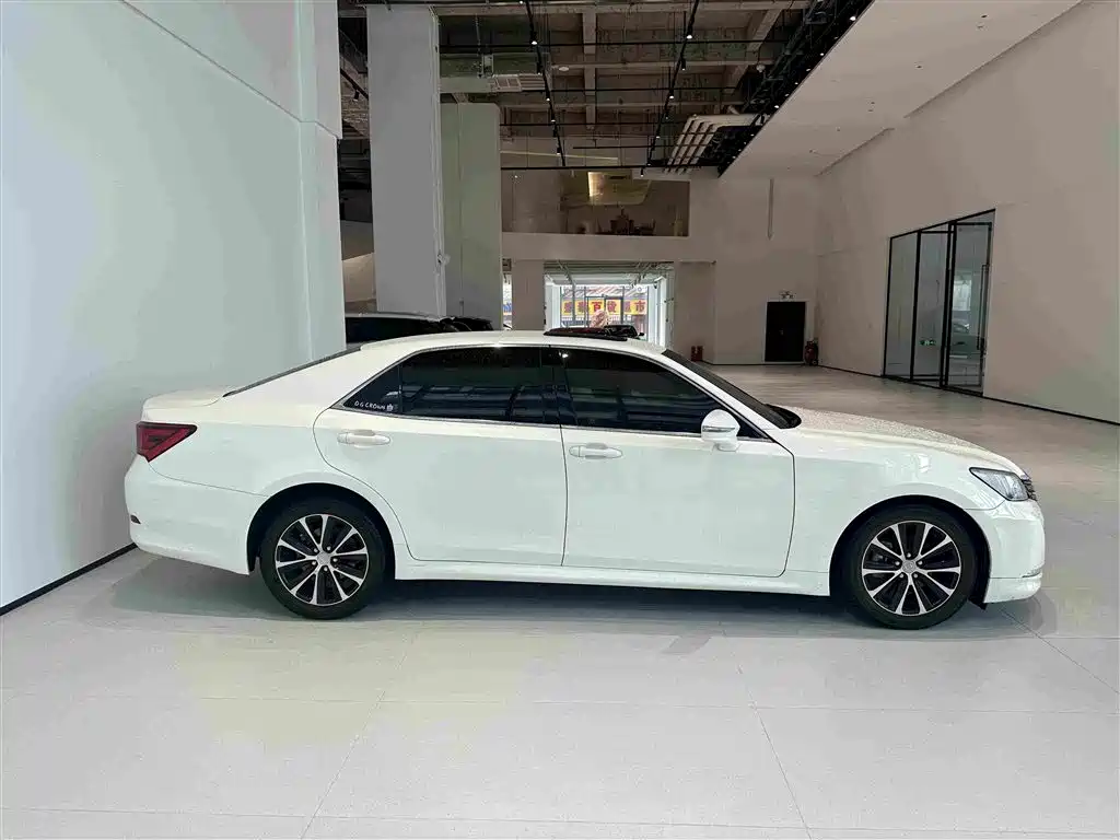 Toyota Crown 2019 2018 2.0T Fashion Edition