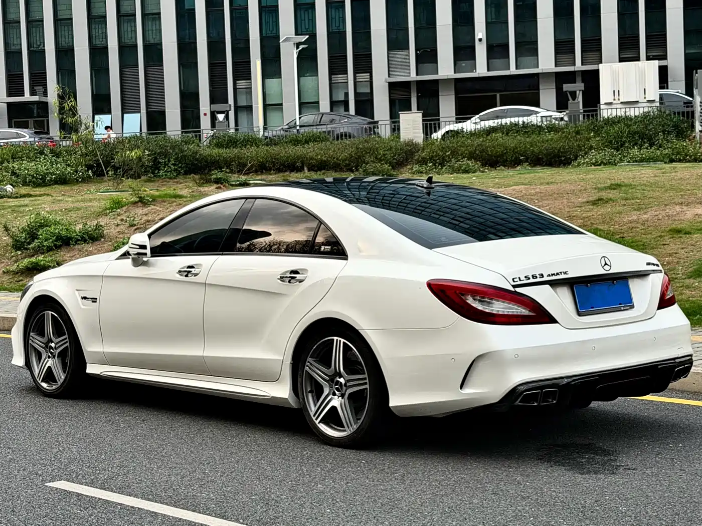 Mercedes-Benz CLS AMG 2015 AMG CLS 63 4MATIC фото 7