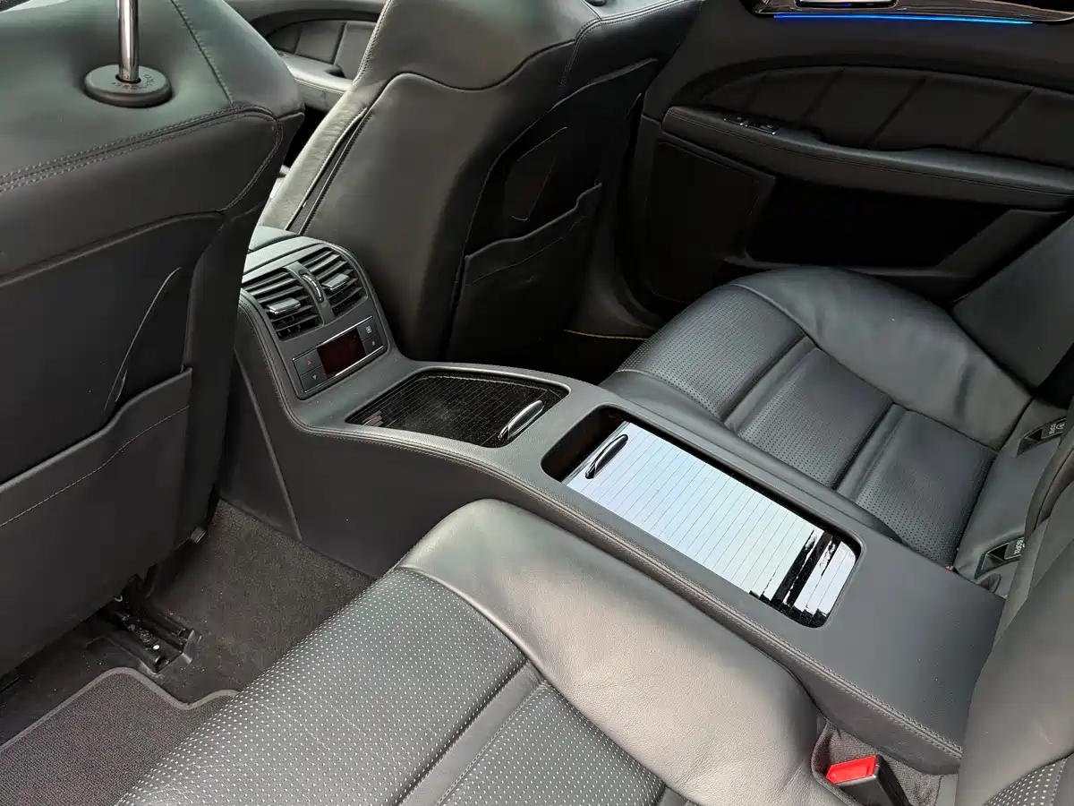 Mercedes-Benz CLS AMG 2015 AMG CLS 63 4MATIC фото 14