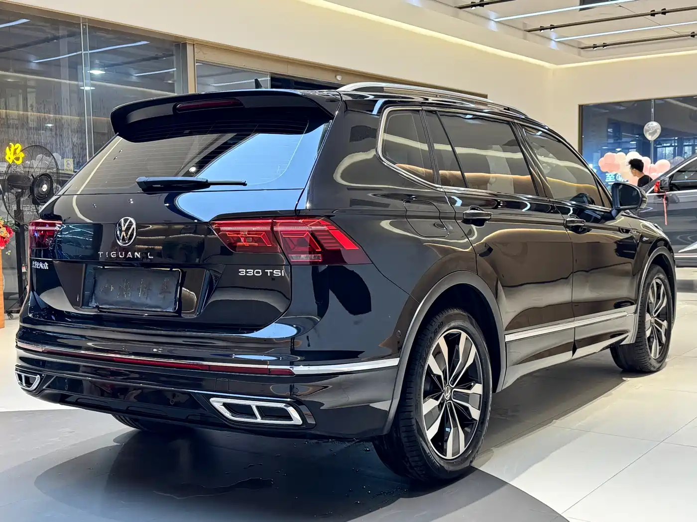 Volkswagen Tiguan L 2022 330TSI Auto 2WD R-Line Premium Edition фото 8