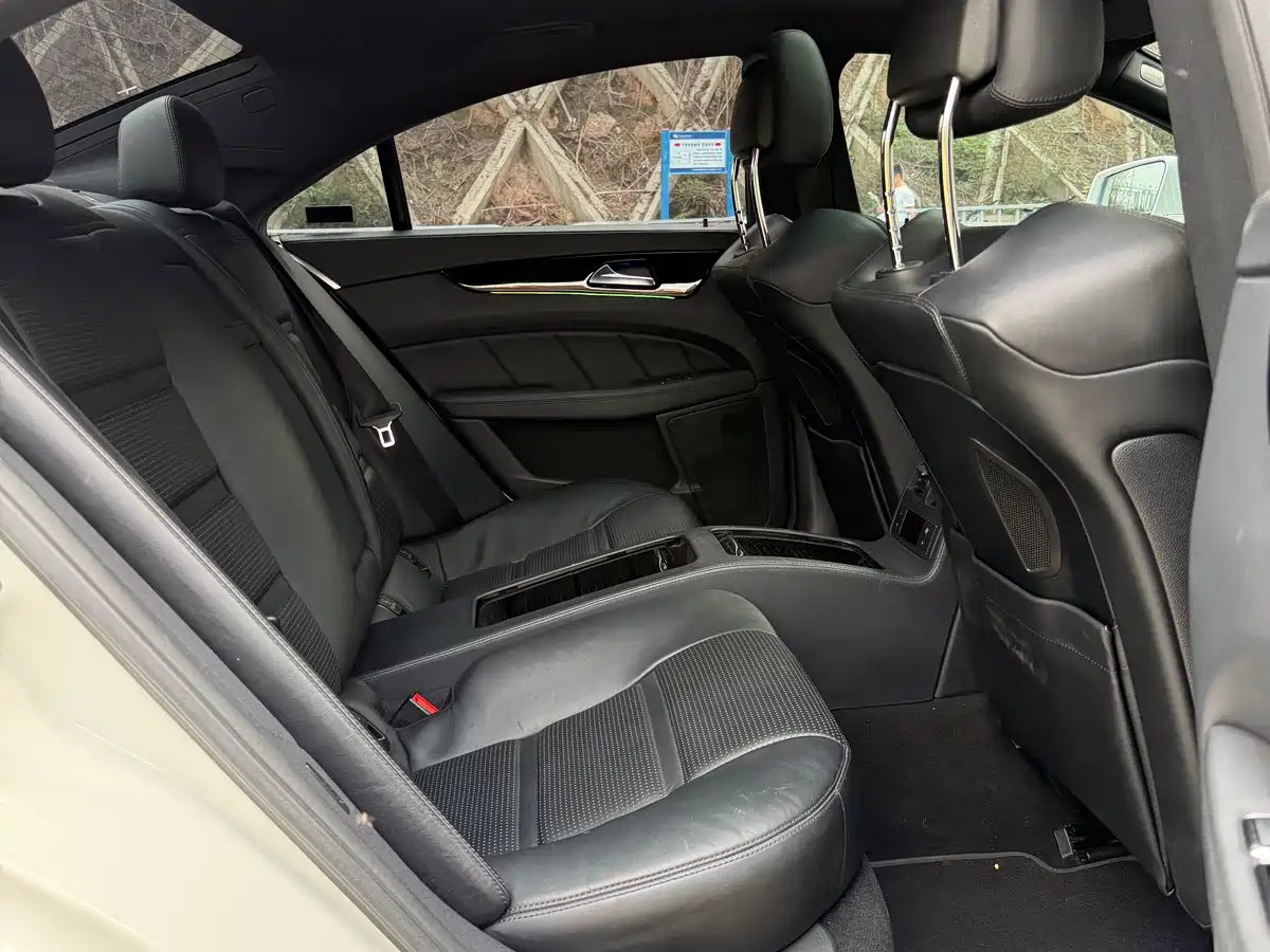 Mercedes-Benz CLS AMG 2015 AMG CLS 63 4MATIC фото 12