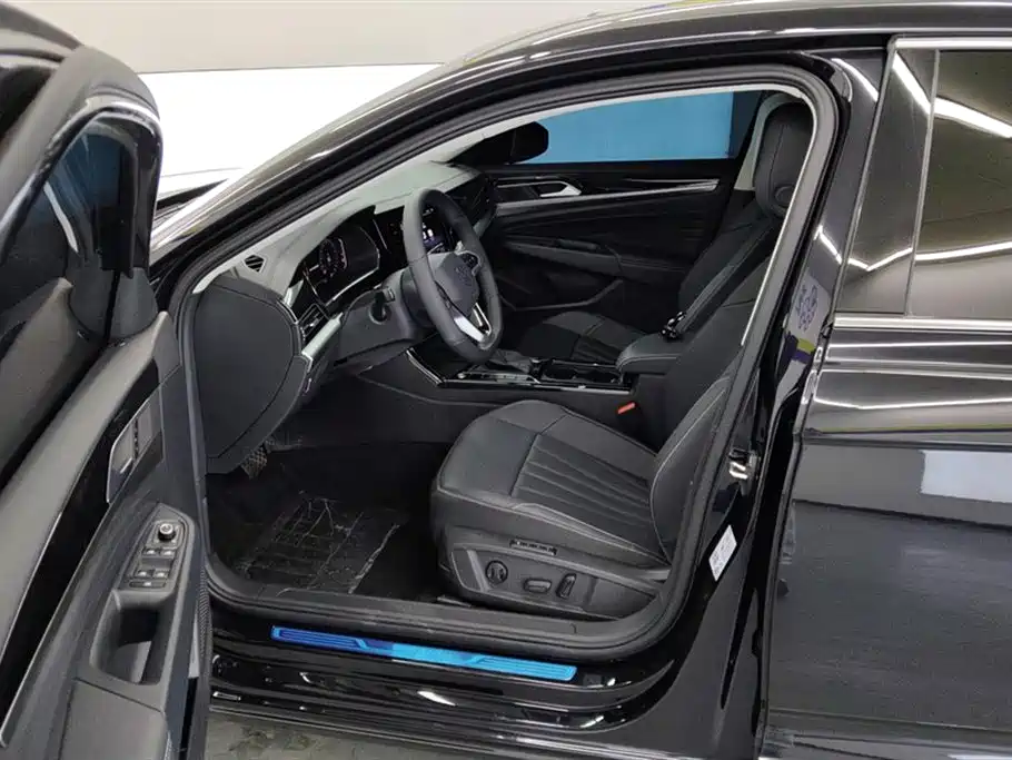 Volkswagen Passat 2025 Outstanding 380TSI Dragon Soaring Edition фото 9