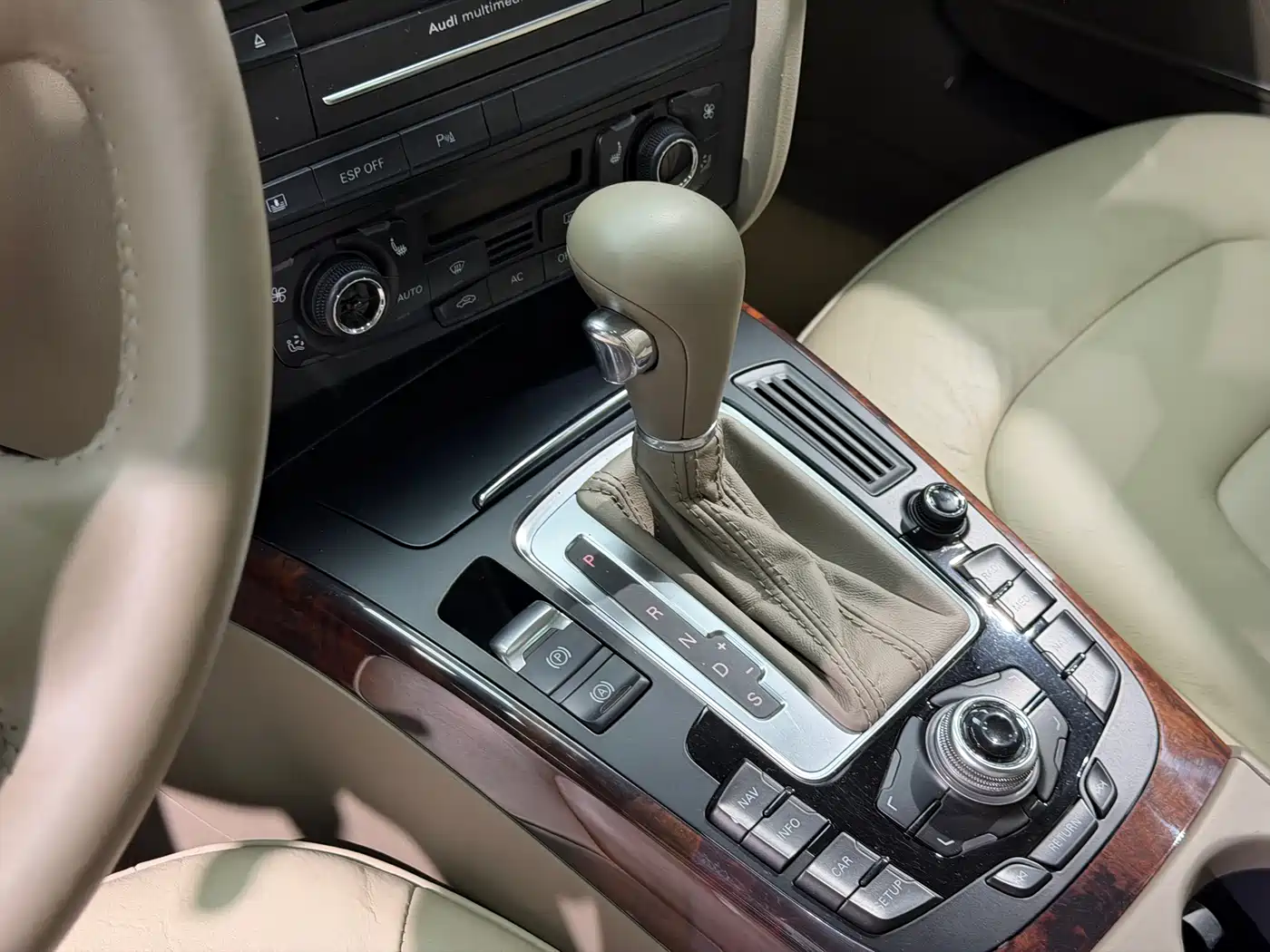 Audi A4L 2010 2010 2.0 TFSI Sport