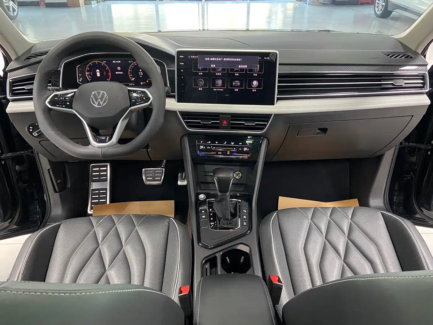 Volkswagen Tiguan L 2022 330TSI Auto 2WD R-Line Premium Edition фото 10