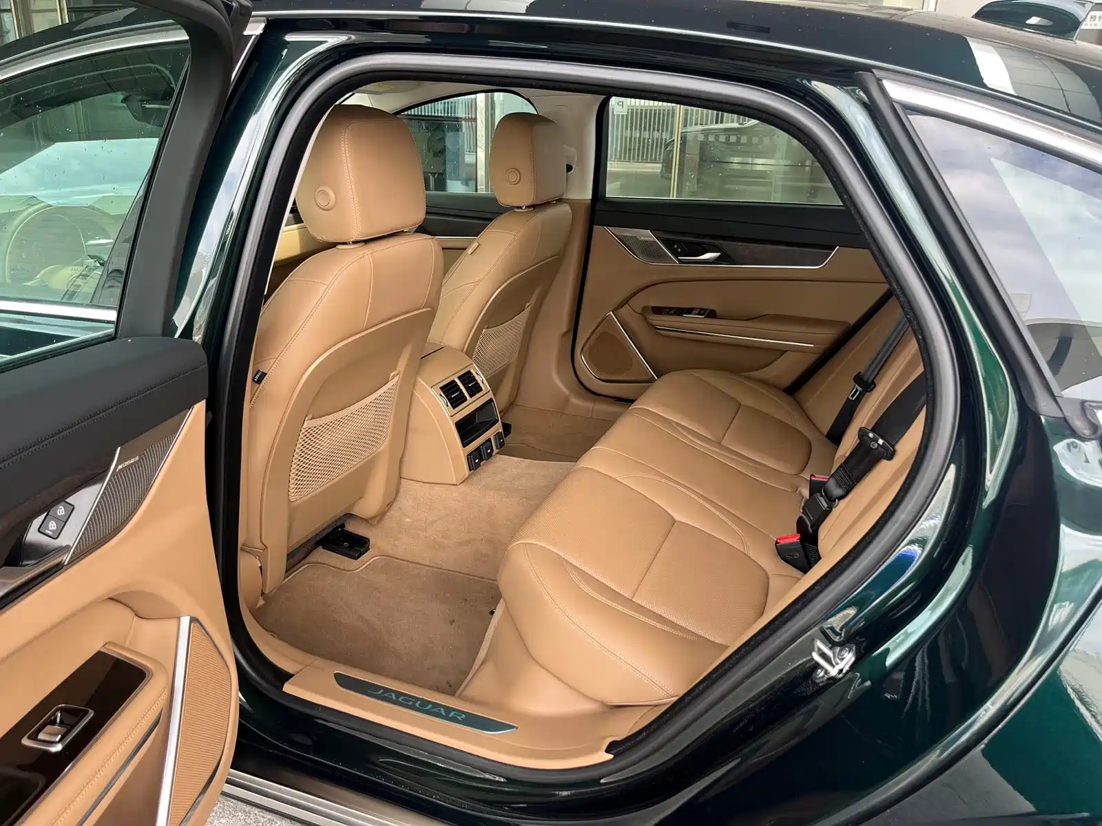 Фото 6 - Jaguar XFL