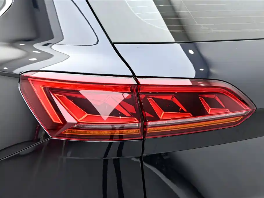 Volkswagen Touareg 2021 3.0TSI R-Line Classic Sport Package фото 9