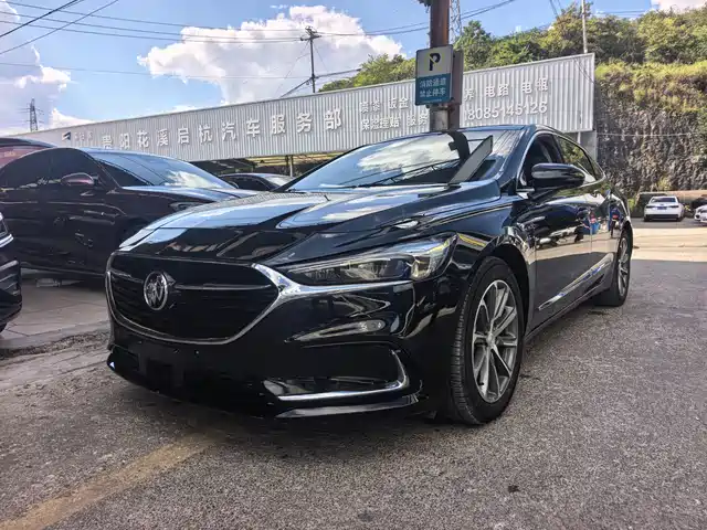Buick LaCrosse 652T, Люкс