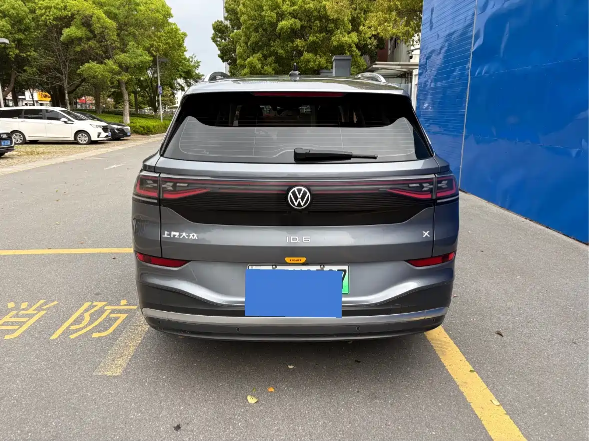VOLKSWAGEN ID.6 X