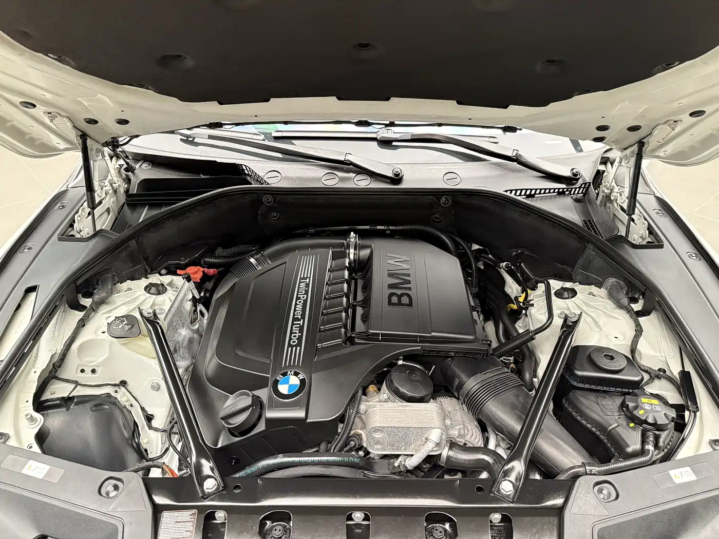 BMW 5 Series GT 2014 535i xDrive фото 15
