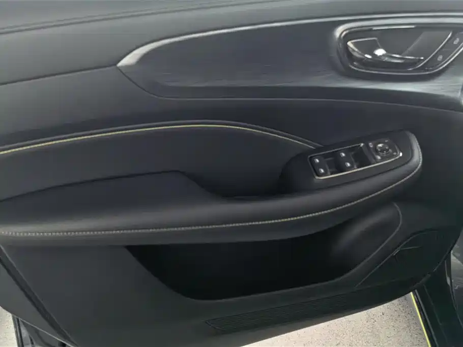 ROEWE RX5 NEW ENERGY