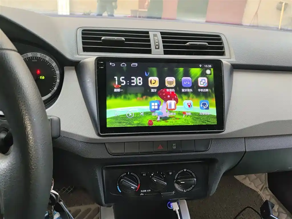 Škoda Fabia 2017 1.4L Auto Forward Edition фото 6