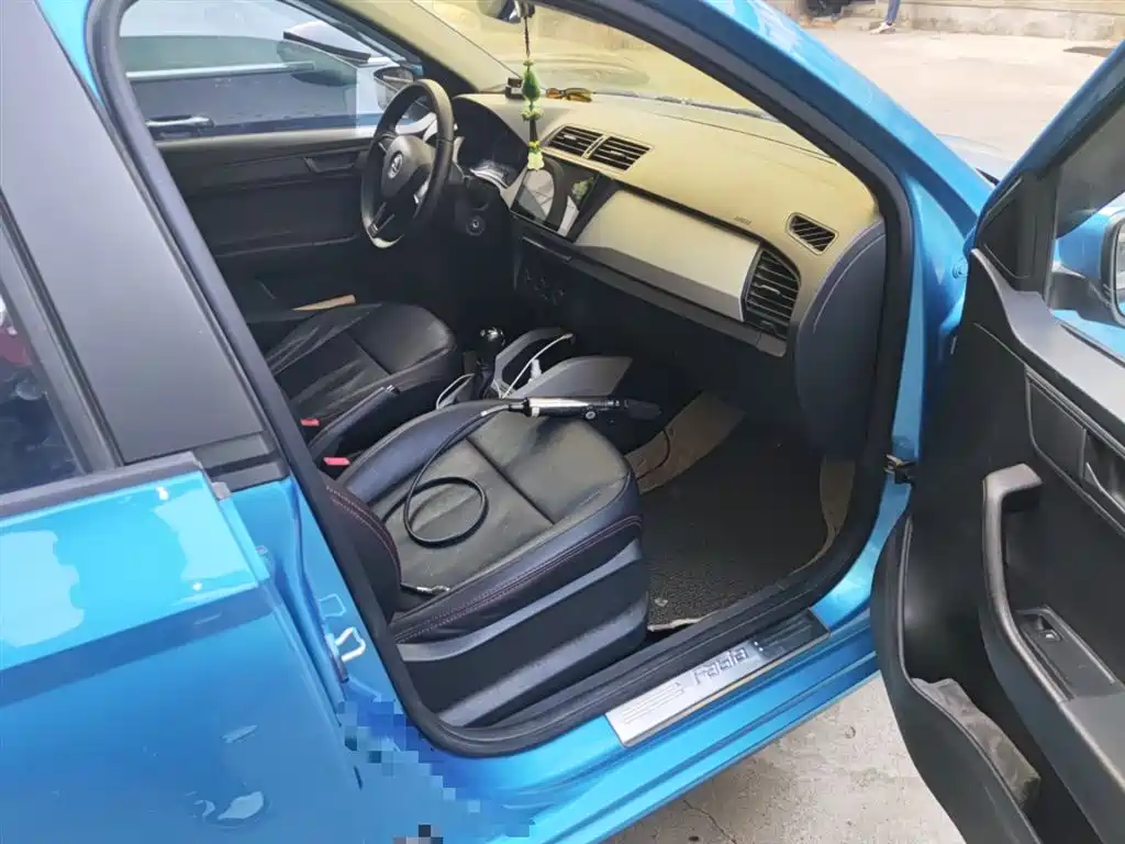Škoda Fabia 2017 1.4L Auto Forward Edition фото 19