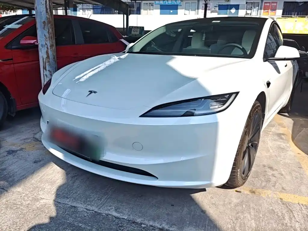 Tesla Model 3 2025