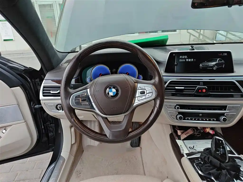 BMW 7 Series 2016 740Li Luxury фото 3