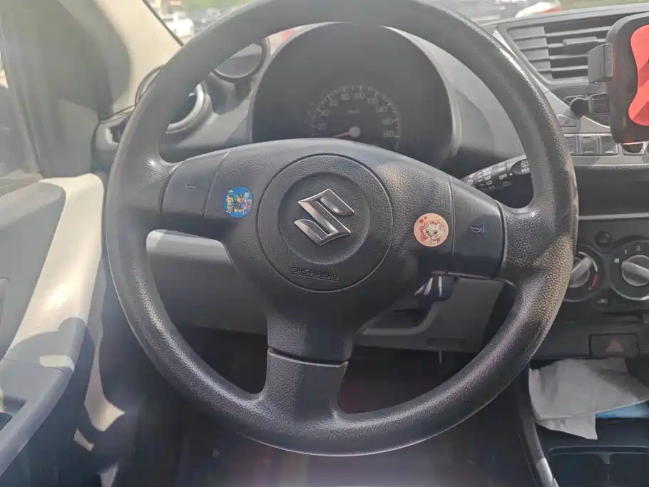 Фото 15 - Suzuki Alto