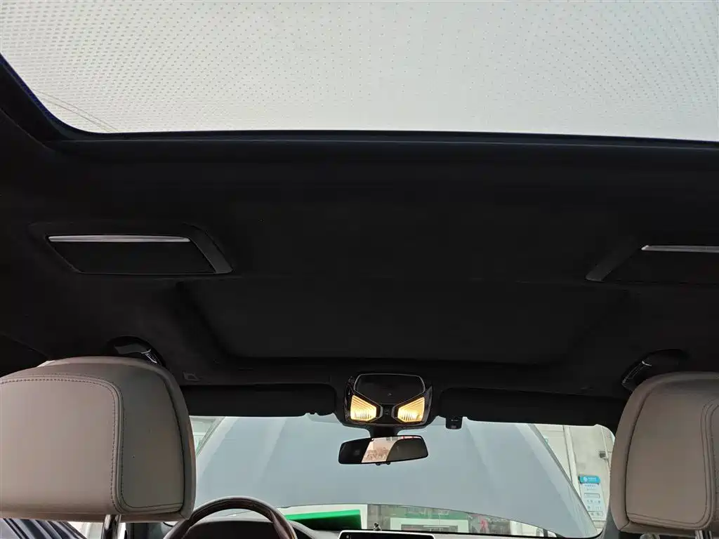 BMW 7 Series 2016 740Li Luxury фото 9