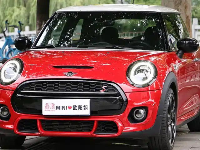 Mini MINI 1.5T COOPER, Гонщик