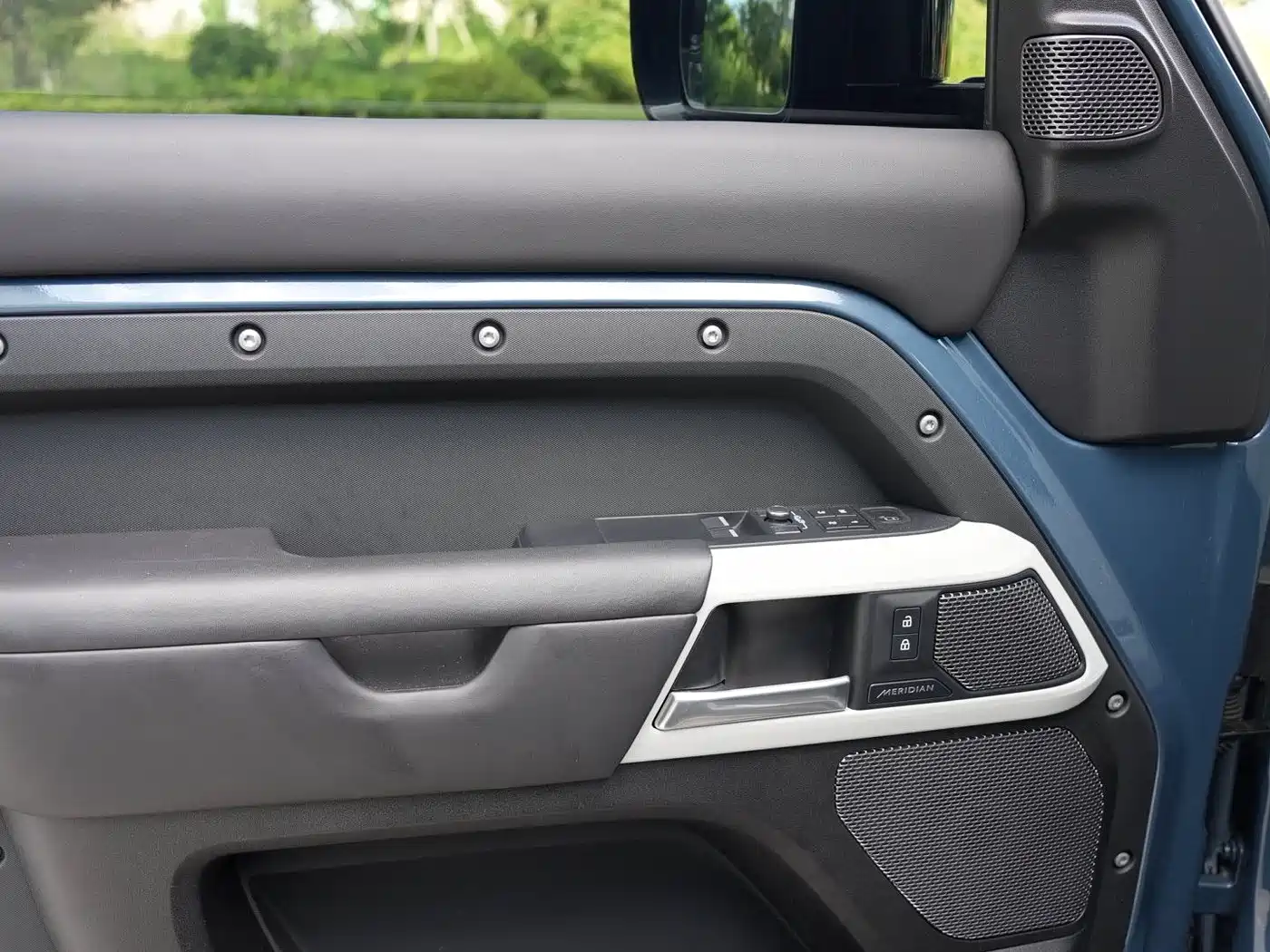 Фото 8 - Land Rover Defender