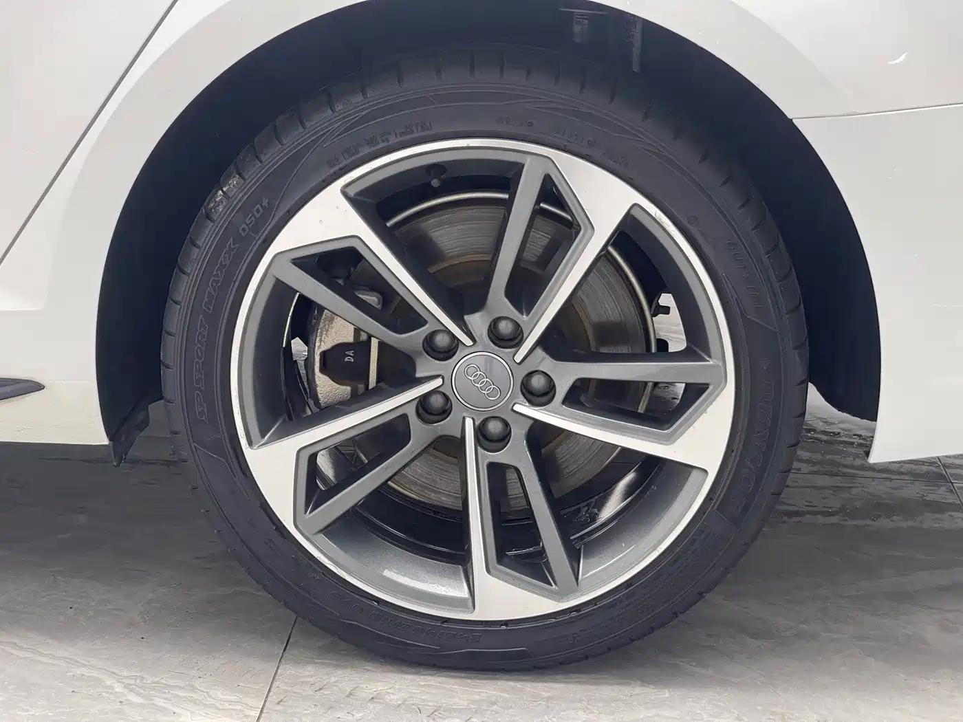 Фото 19 - Audi A4L